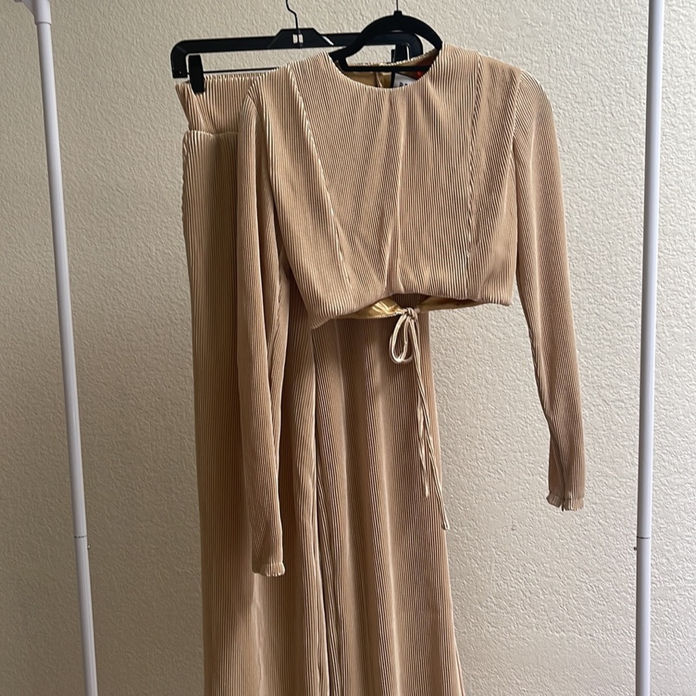 BBXBRAND Set Brand New with Tags-Great for holiday Parties!!!